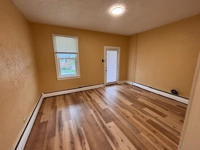 Building Photo - 22 S Elm St