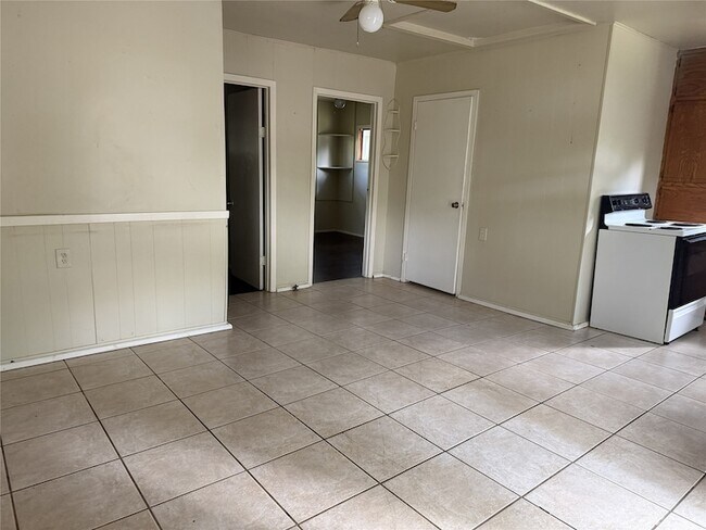 Foto del edificio - 5958 Skylane Dr