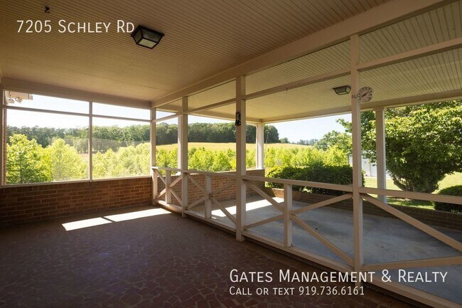 Building Photo - Classic Brick Ranch in Country Setting