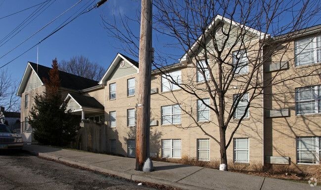 Primary Photo - 3057 Obryon St - 7