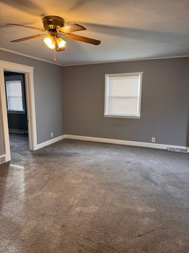 Foto del edificio - 402 Kenneth Ave