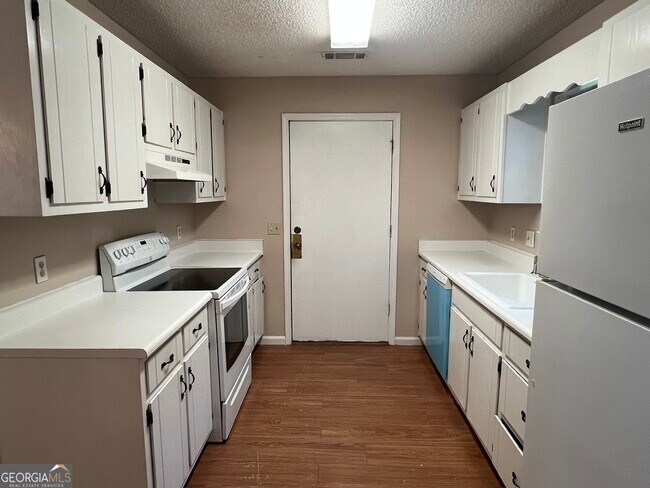 Building Photo - 105 Driftwood Ct