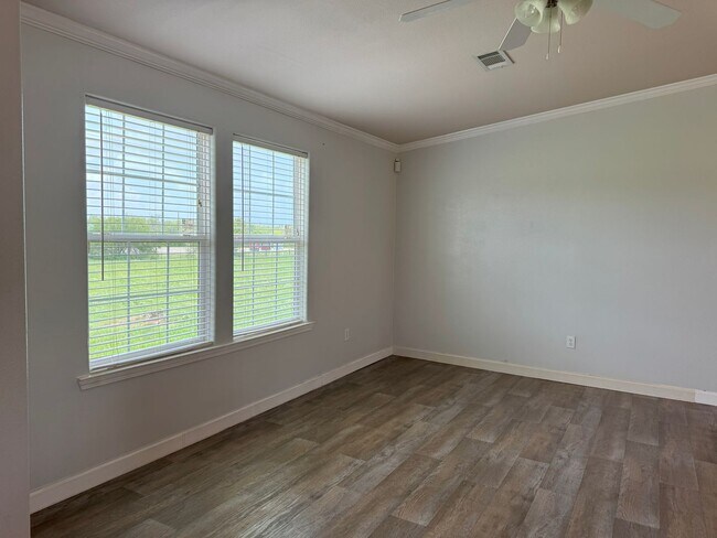 Foto del edificio - 8600 S Loop 1604 E