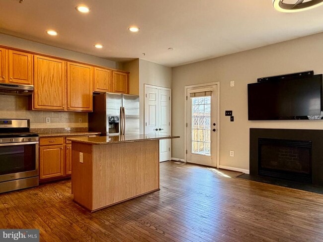 Building Photo - 6036 Helmsman Way