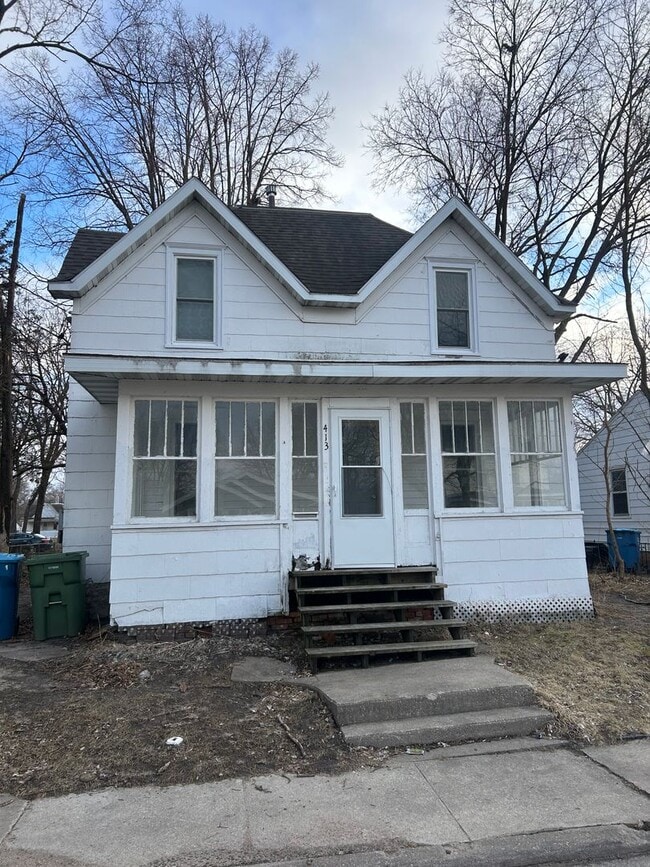 Building Photo - 413 Conger St