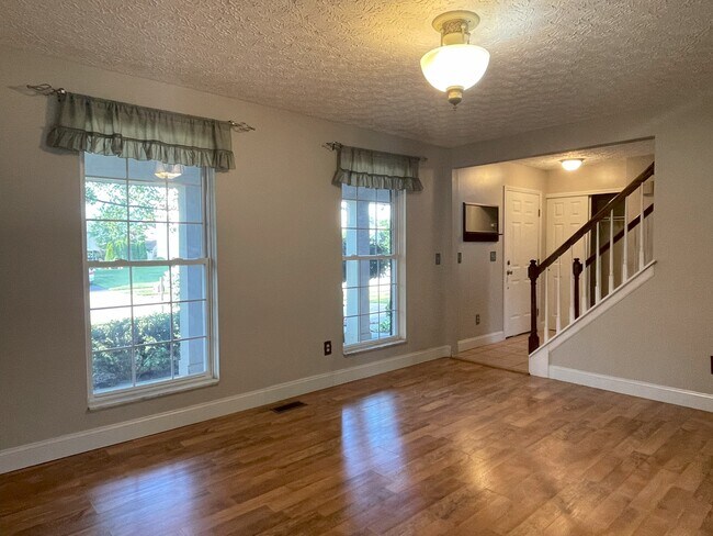 Building Photo - 7857 Royal Park Dr