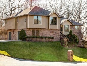 Building Photo - 522 E McArthur Dr