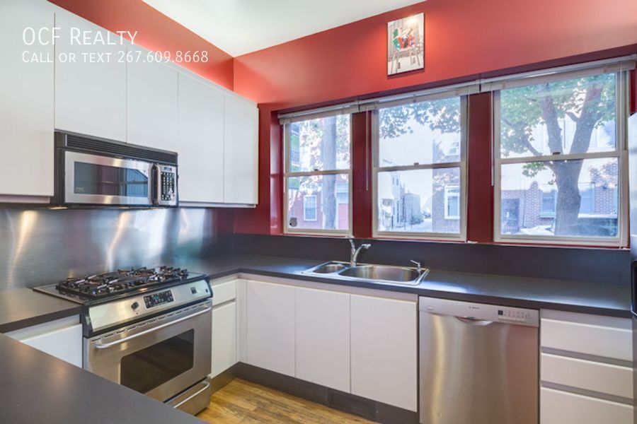 Primary Photo - Three Bed Queen Village Home