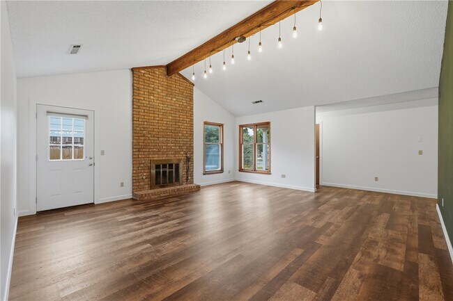 Building Photo - 909 W Linden St
