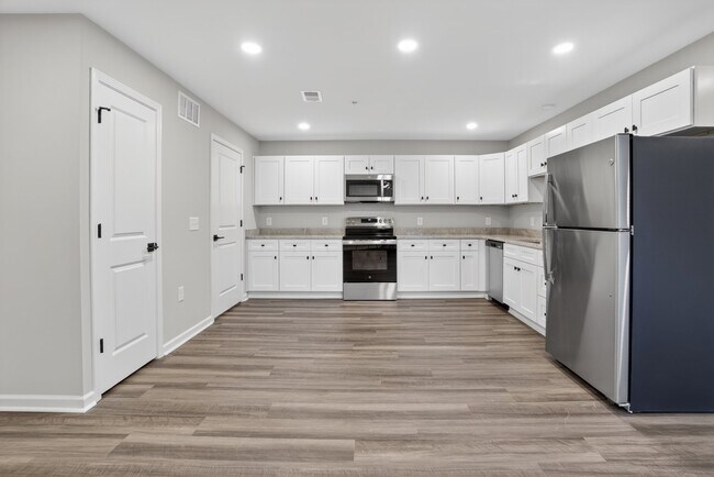 Foto del edificio - 7055 Hanesbrook Cir