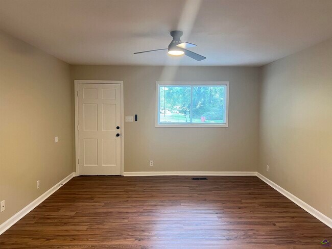 Foto del edificio - 1199 Runnymede Ln