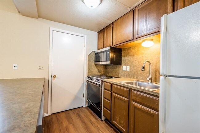 Foto del edificio - 601 Nelray Blvd