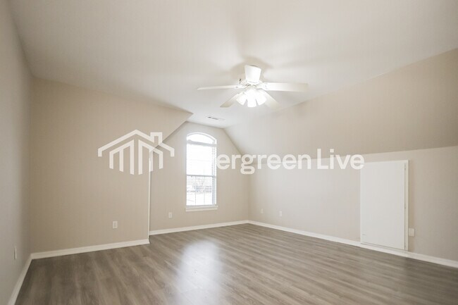 Building Photo - 1668 Niagara St