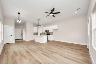 Building Photo - 7542 Charlie St