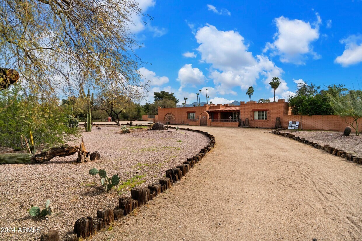 Building Photo - 12031 N Sundown Dr