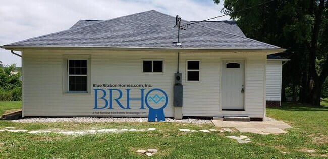 Building Photo - 920 Oak Grove Ln