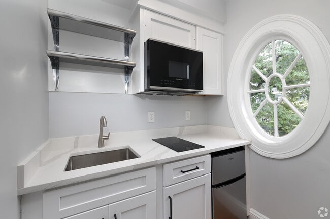 Building Photo - 50 Irving St