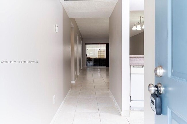 Building Photo - 905 Southridge Rd
