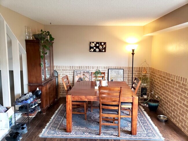 Building Photo - 621 S Xenon Ct