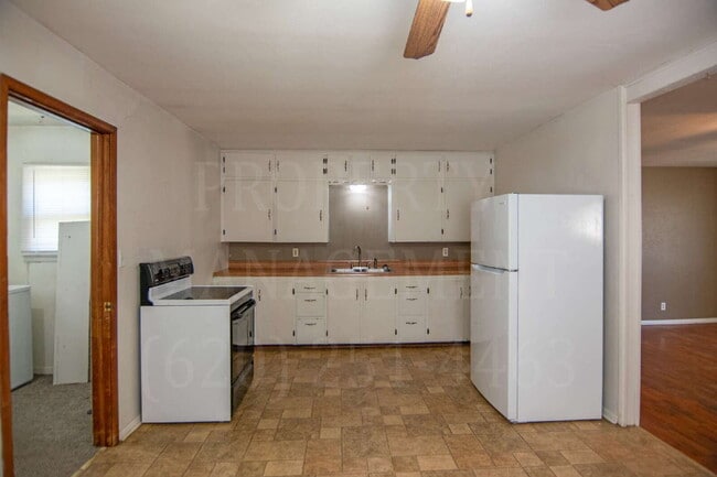 Building Photo - Cozy Living 2-Bedroom Home