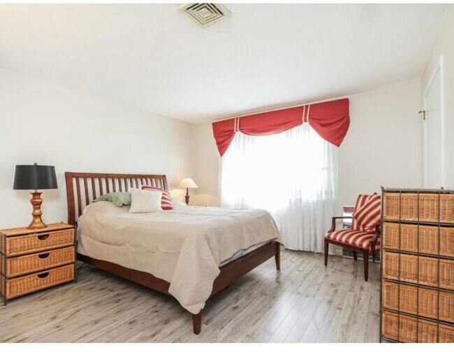 Foto del edificio - 2320 Harbor View Dr