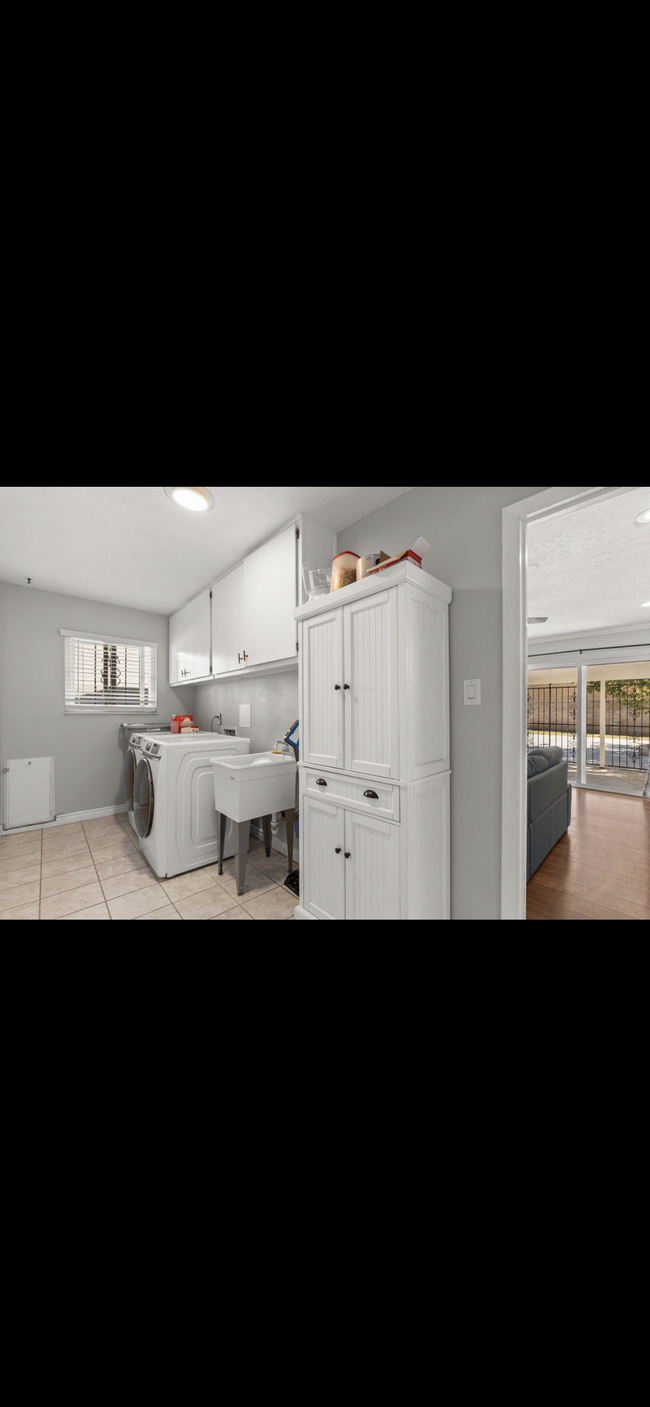 Foto del edificio - 12100 Woodland Ave NE