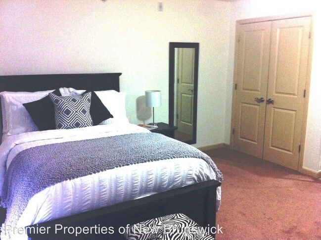 Building Photo - Studio, 1 bath Apartment - 6 Sicard Street