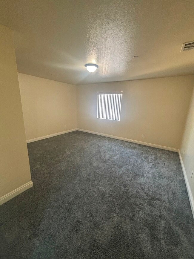 Building Photo - 1229 W 60th St