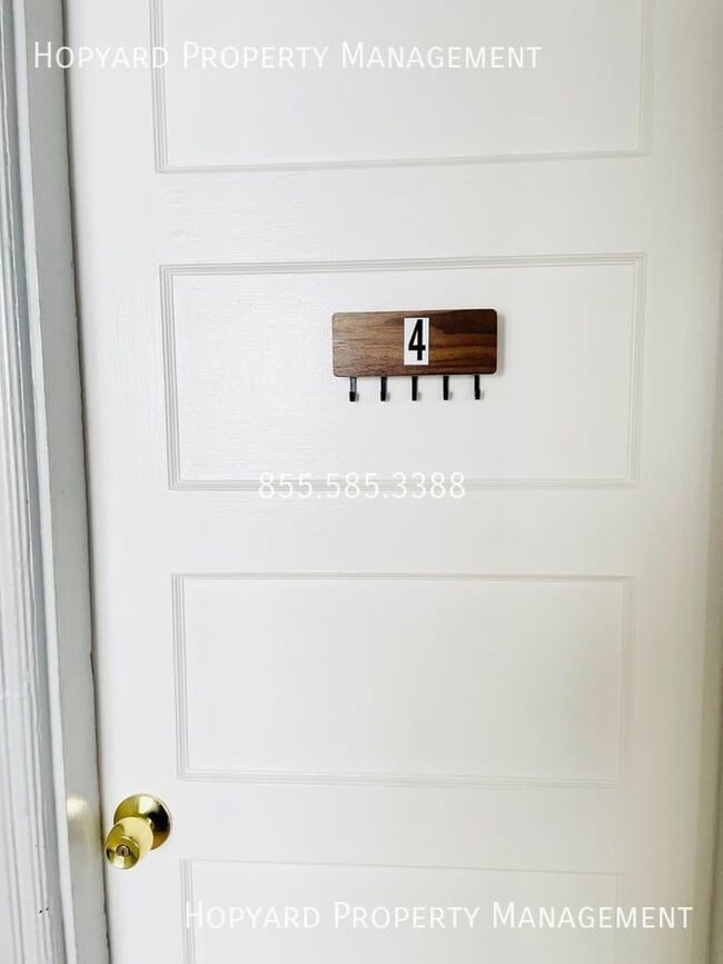 Building Photo - 737 S 11th St