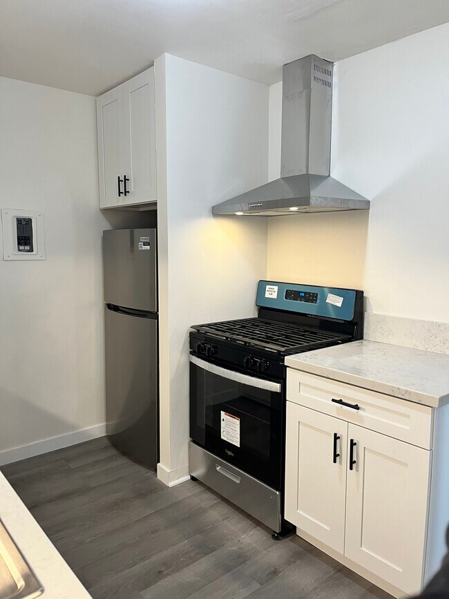 Foto del edificio - 385 Vernon Dr