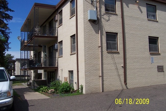 Building Photo - 1660 Cumberland