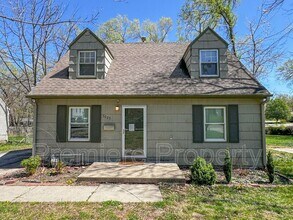 Building Photo - 3025 S Norwood Ave