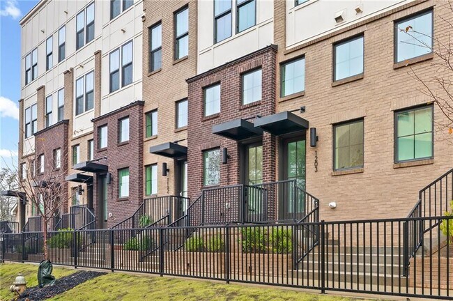 Building Photo - 201 New St