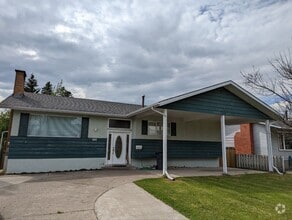 Building Photo - 681-300-681 Vedder Crescent