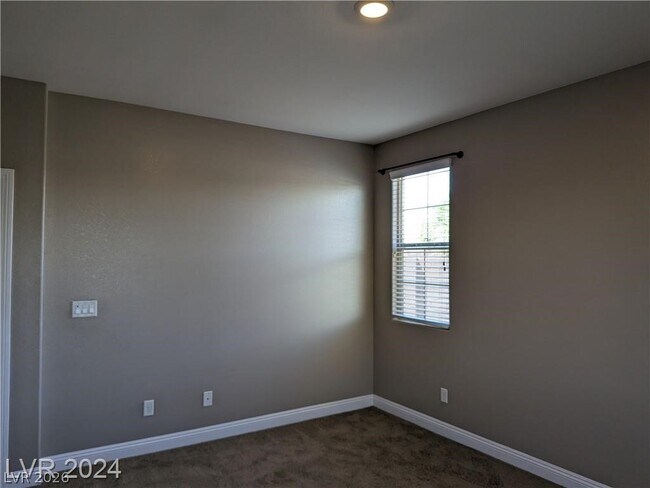 Foto del edificio - 909 Old Creek Way