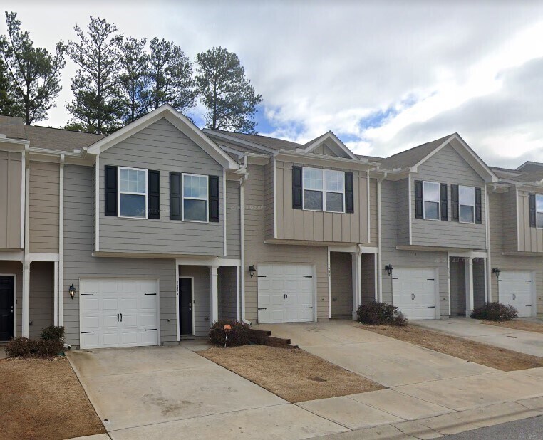 1206 Highwood Ln, East Point, GA