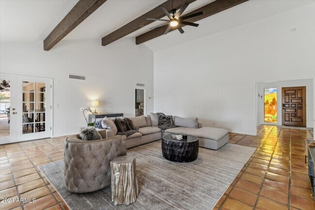 Foto del edificio - 7363 E Paradise Dr