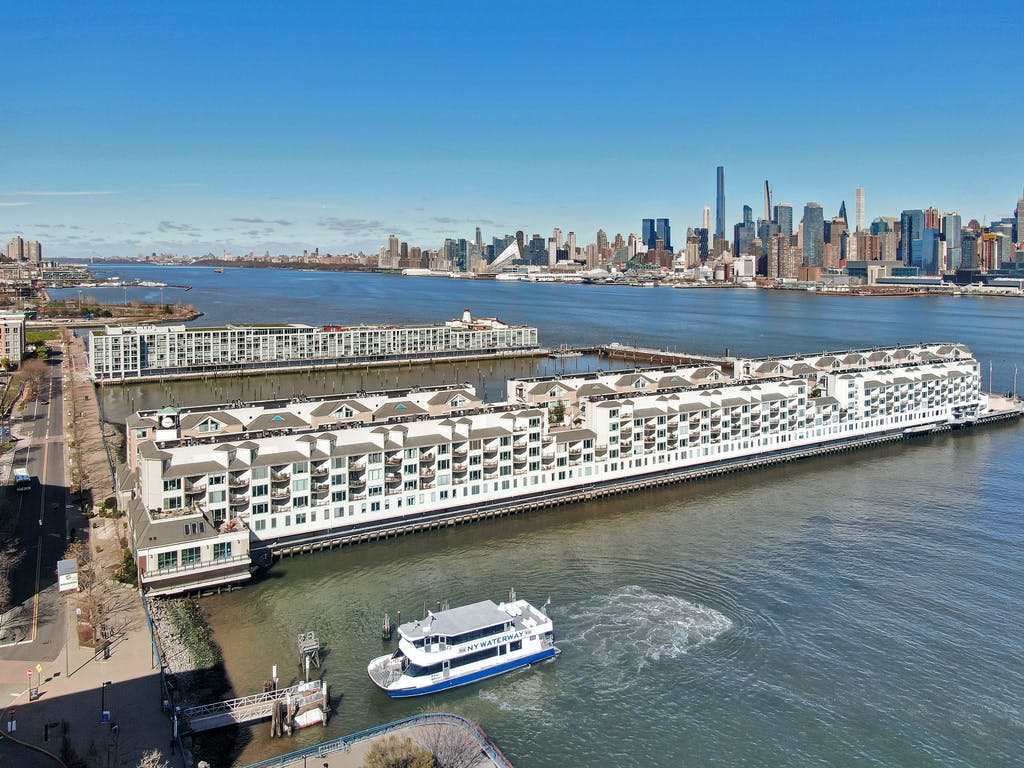 Foto principal - 600 Harbor Blvd