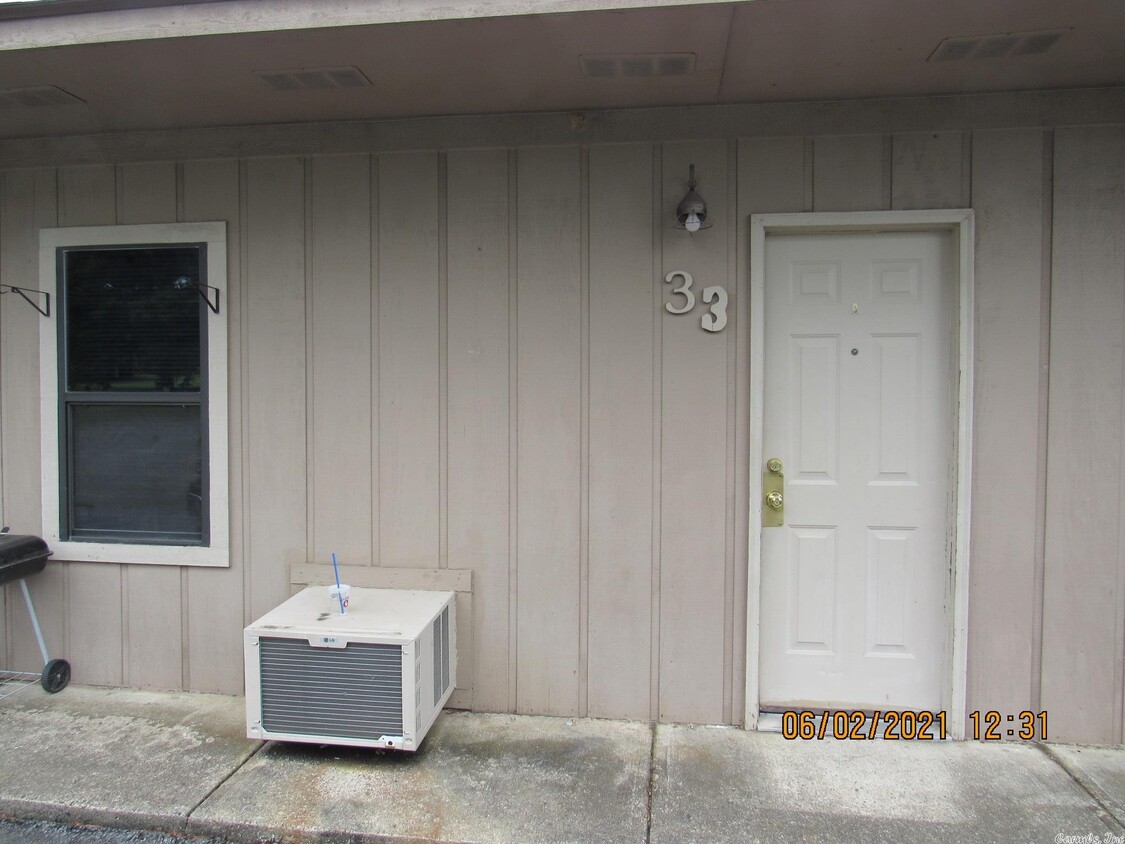 Primary Photo - 1313 McNutt Rd