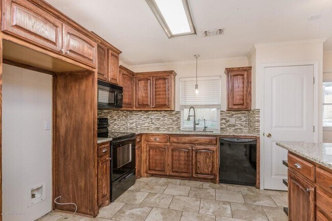 Foto del edificio - Located in Canyon TX Close to WT !!! 3/2/2 CH/A