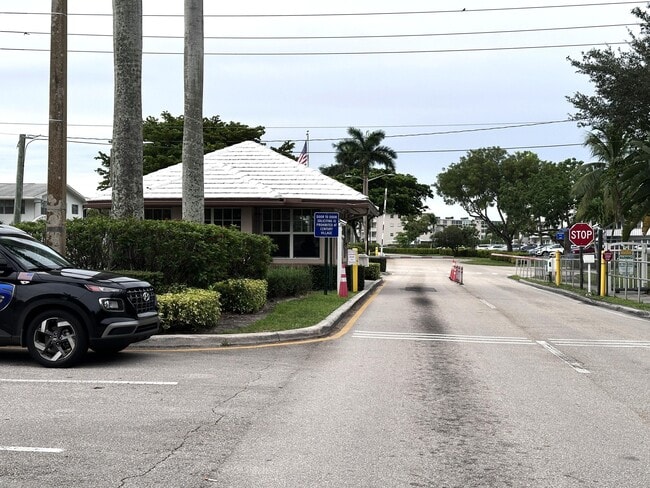 Building Photo - 130 Dorchester Way