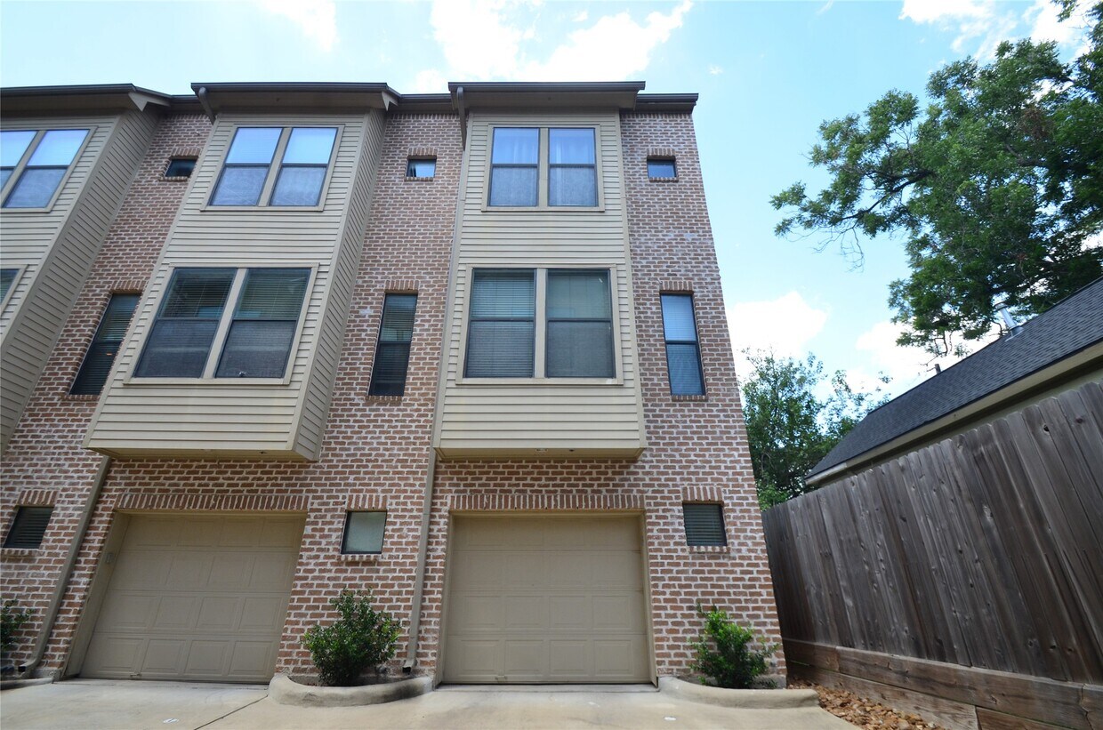 Foto principal - 3950 Floyd St
