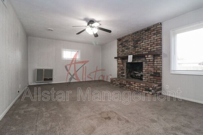 Foto del edificio - 3921 Sleepy Hollow Rd