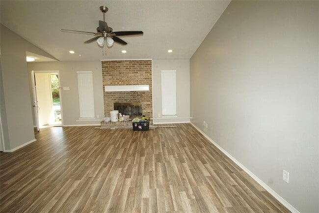 Building Photo - 3113 Peachtree Ln