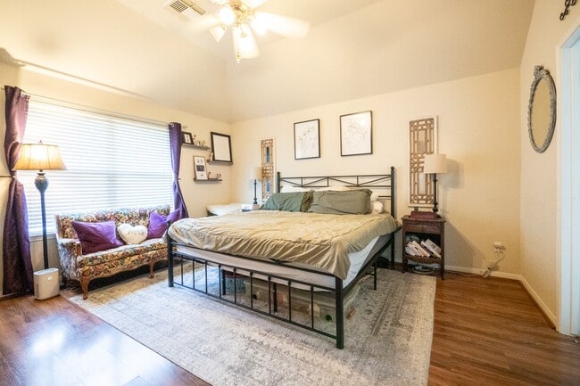 Foto del edificio - 2834 Falcon Knoll Ln