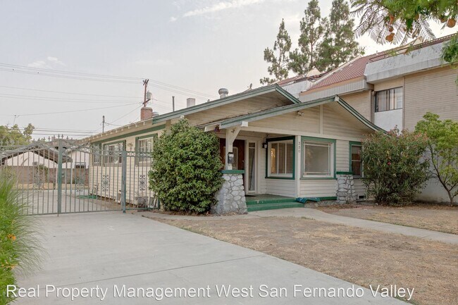 Building Photo - 3 br, 1 bath House - 350 E Myrtle