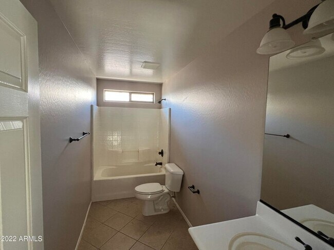 Building Photo - Coolidge rental in Heartland Community!