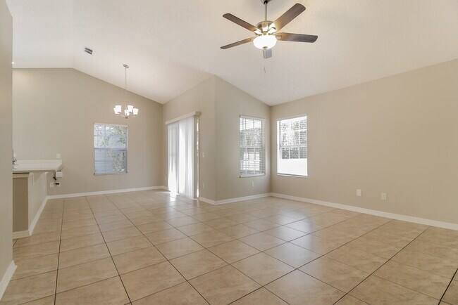 Foto del edificio - 6540 Piccadilly Ln