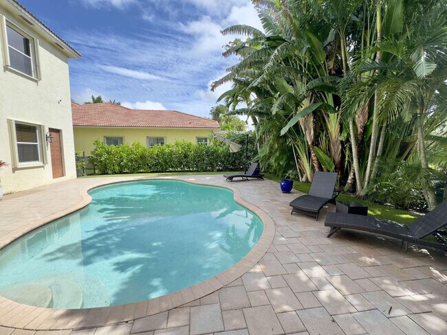 Foto del edificio - 8816 Club Estates Way