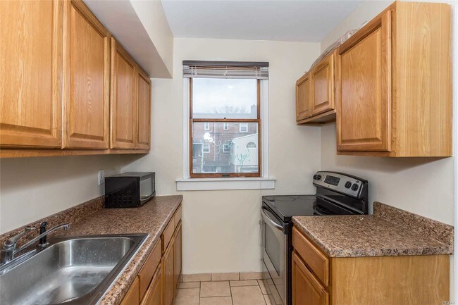 Foto del edificio - 60-25 77th Pl